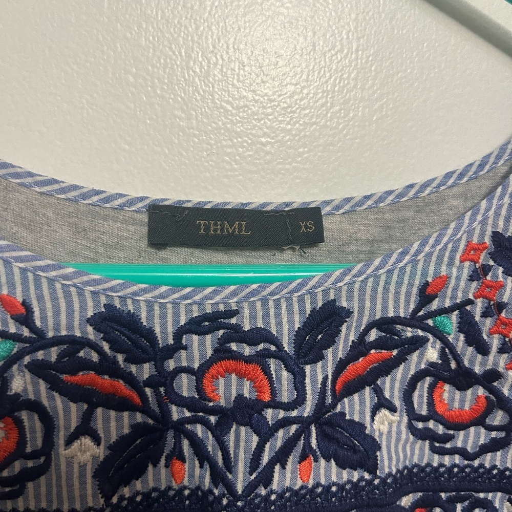 Embroidered top - Picture 2 of 3